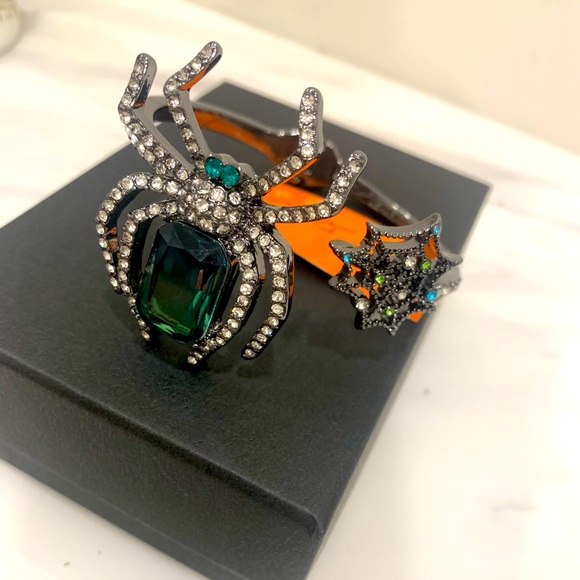 BETSEY JOHNSON Spider 🕷️ Cuff Bracelet Emerald Green Stone NEW with Box - Picture 3 of 5